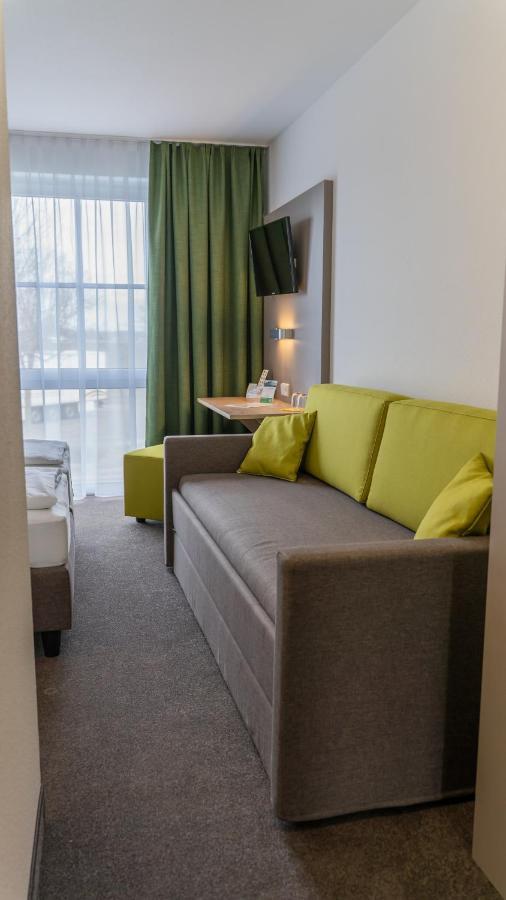 Highway Hotel Herbolzheim Extérieur photo