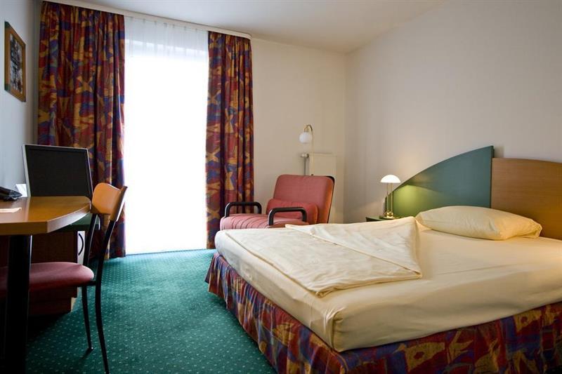 Highway Hotel Herbolzheim Extérieur photo